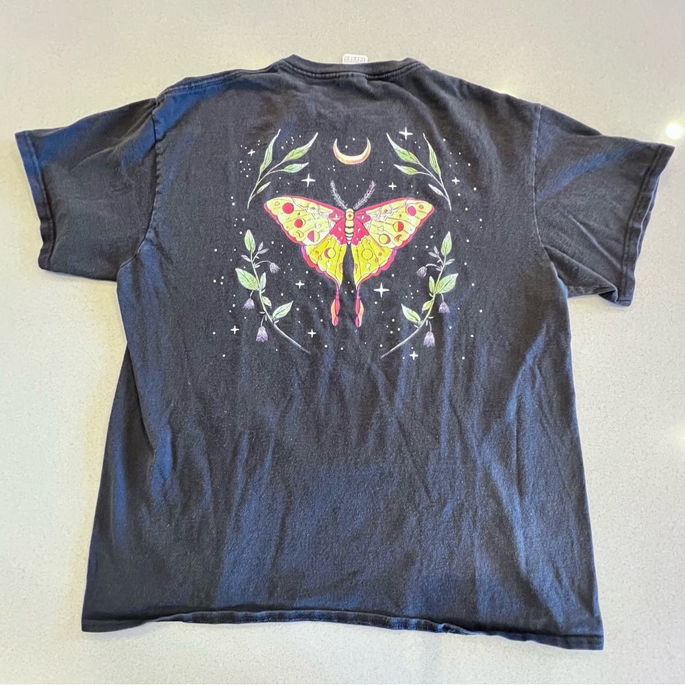 Mystical butterfly moth moon on back of tee Sz Large